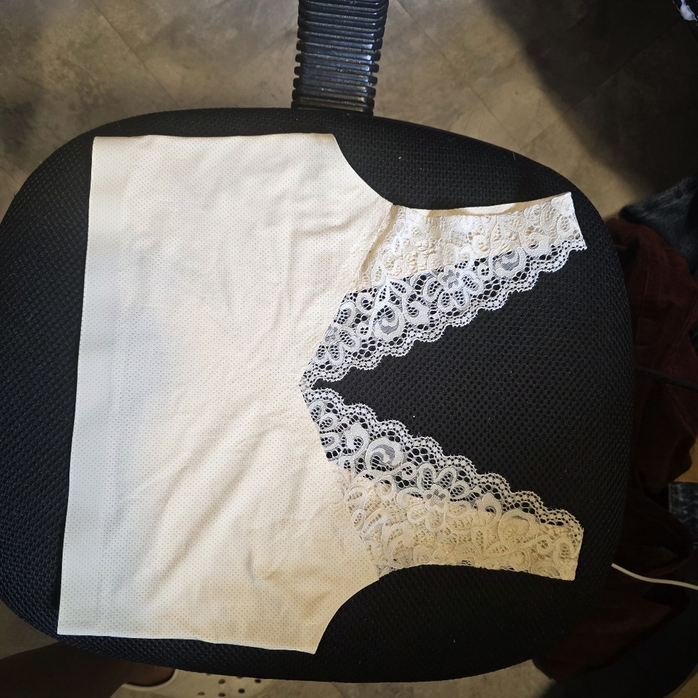 Cream Lace Sleeveless Top